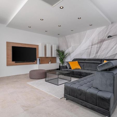 Beautiful Home In Omis With Kitchen 외부 사진
